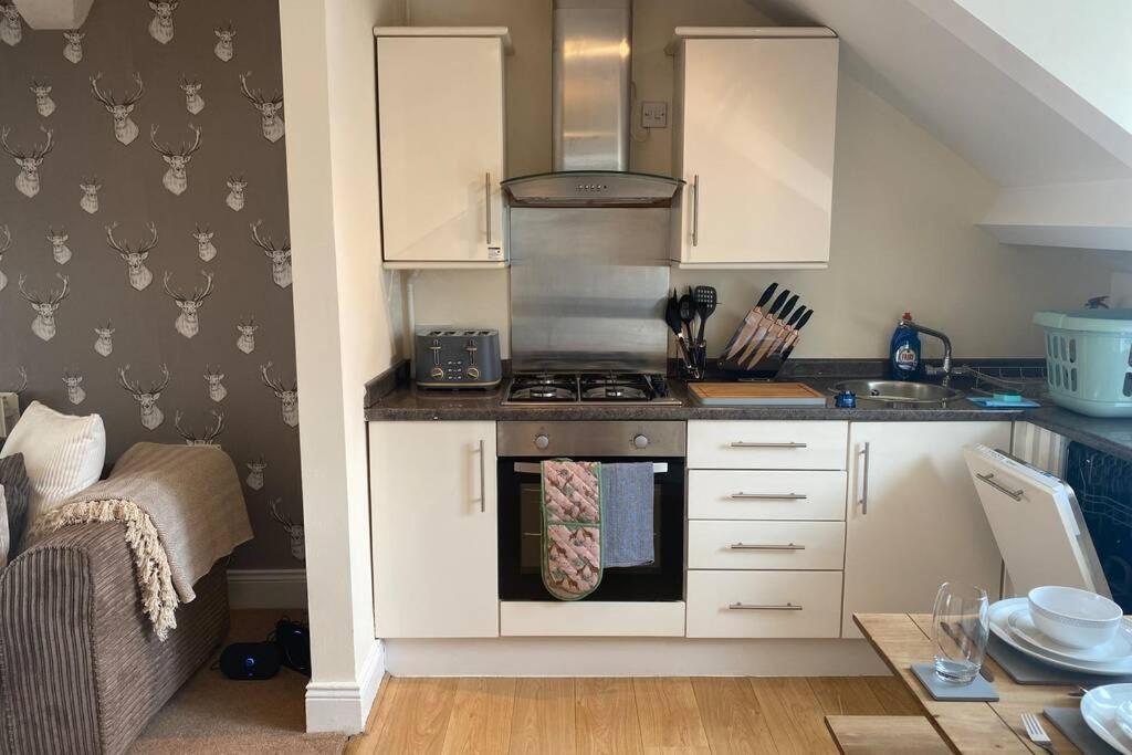 Upper 2 Bedroom Apartment In The Heart Of Jesmond Newcastle Upon Tyne Esterno foto