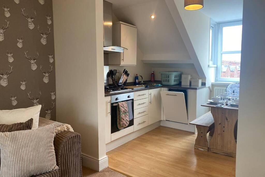 Upper 2 Bedroom Apartment In The Heart Of Jesmond Newcastle Upon Tyne Esterno foto
