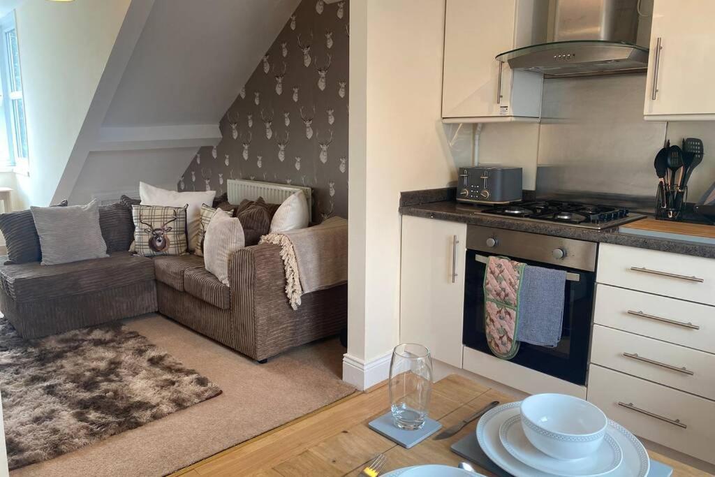 Upper 2 Bedroom Apartment In The Heart Of Jesmond Newcastle Upon Tyne Esterno foto